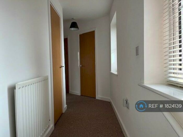 2 Bedroom Flat To Rent In Chancel Drive, Wainscott, Rochester, ME3