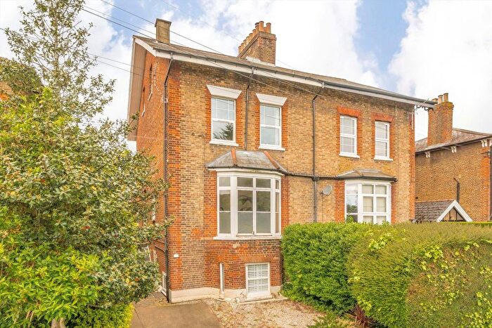 2 Bedroom Flat For Sale In Manor Drive, Surbiton, KT5