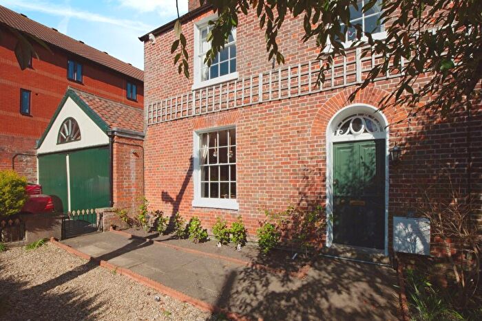 4 Bedroom Terraced House For Sale In Yerbury Street, Trowbridge, BA14