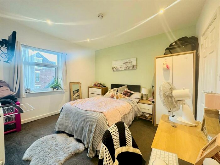 2 Bedroom Apartment To Rent In Derby Road, Nottingham, NG7