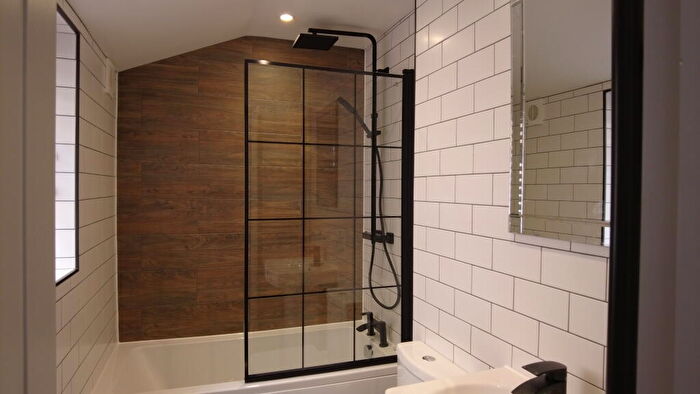 2 Bedroom Terraced House To Rent In Sincil Bank // Bed & Bath // July, LN5