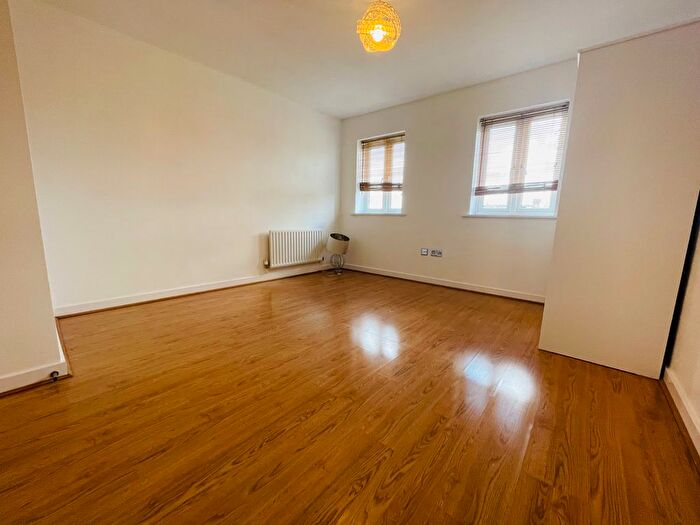 1 Bedroom Flat To Rent In Foundry Gate, Waltham Cross, EN8