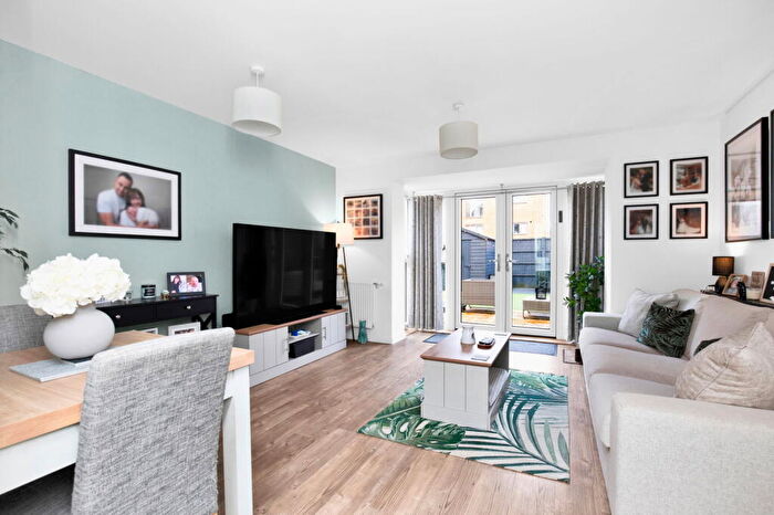 3 Bedroom Semi Detached House For Sale In Cobbett Square, Bordon, Hampshire, GU35