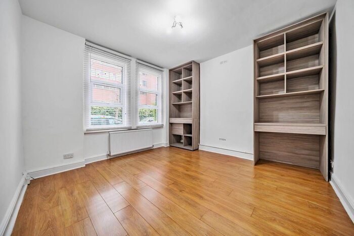 2 Bedroom Flat To Rent In Coverton Road, Tooting Broadway, London, SW17