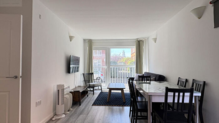 2 Bedroom Flat To Rent In Conant House, Canary Wharf, E14