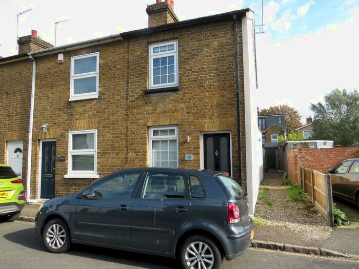 2 Bedroom House To Rent In North Road, Hoddesdon, EN11