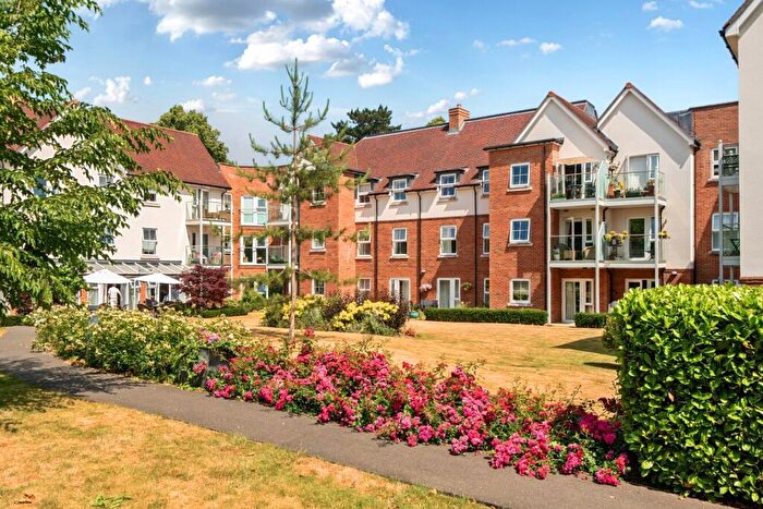 1 Bedroom Flat For Sale In Manor Park Road, Chislehurst, Kent, BR7
