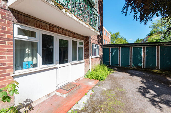 1 Bedroom Flat For Sale In Hulse Road, Banister Park, Southampton, Hampshire, SO15