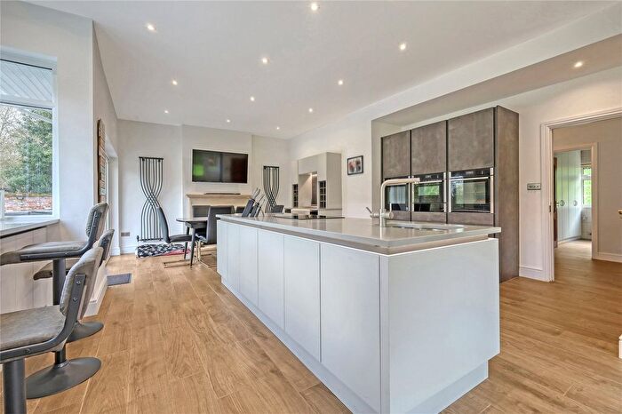 4 Bedroom Detached House For Sale In The Chase, Rochford, Essex, SS4