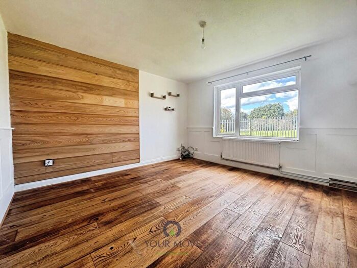 3 Bedroom End Of Terrace House To Rent In Shelley Close, Catshill, Bromsgrove, Worcestershire, B61