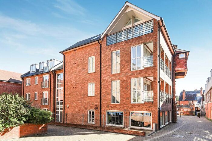 2 Bedroom Flat To Rent In Coopers Yard, Paynes Park, Hitchin, SG5