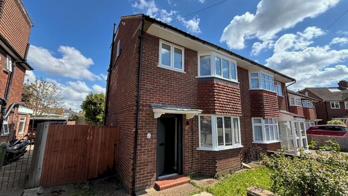 4 Bedroom Detached House To Rent In Sunbury-On-Thames, Surrey, TW16