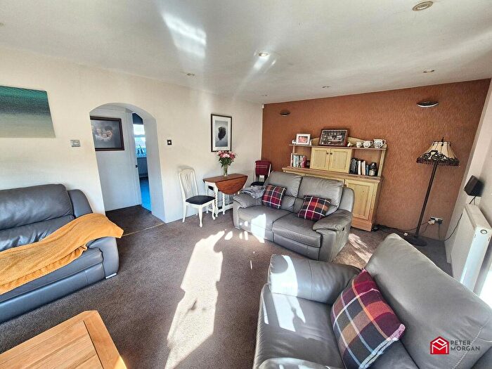3 Bedroom Semi-Detached House For Sale In Waun Road, Loughor, Swansea, City And County Of Swansea., SA4