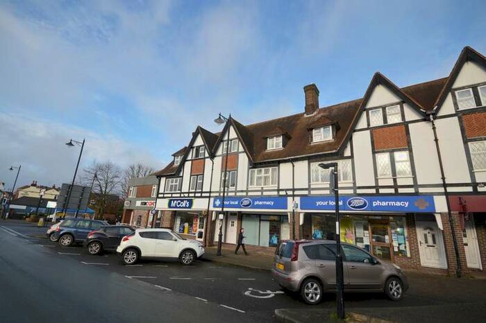 3 Bedroom Flat To Rent In High Street, Storrington, RH20