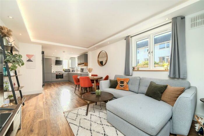 2 Bedroom Apartment To Rent In Nightingale Lane, London, SW12