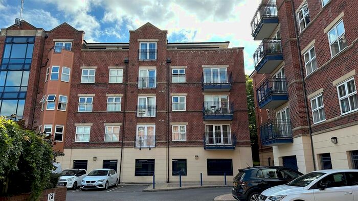 3 Bedroom Flat To Rent In Carisbrooke Road, Weetwood, Leeds, LS16