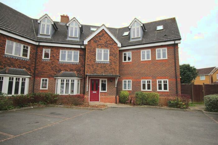 2 Bedroom Flat To Rent In Southgate, RH10