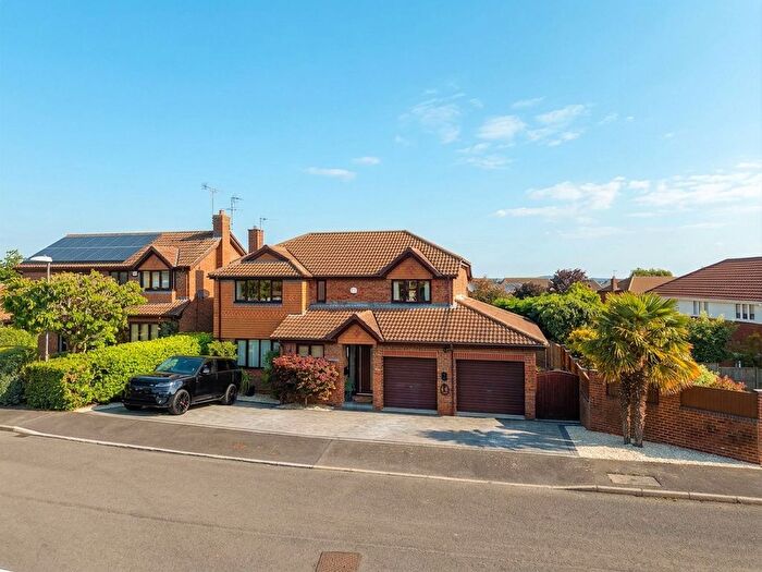 4 Bedroom Detached House For Sale In Acorn Ridge, Walton, S42