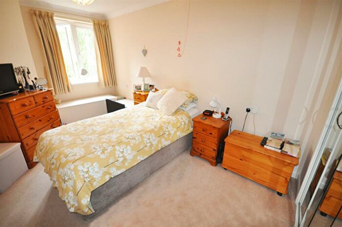 1 Bedroom Flat For Sale In Garrett Court, Vicarage Lane, Hailsham, BN27