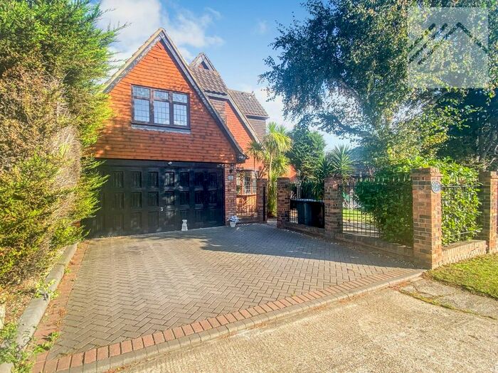 4 Bedroom Detached House For Sale In Convent Road, Canvey Island, SS8