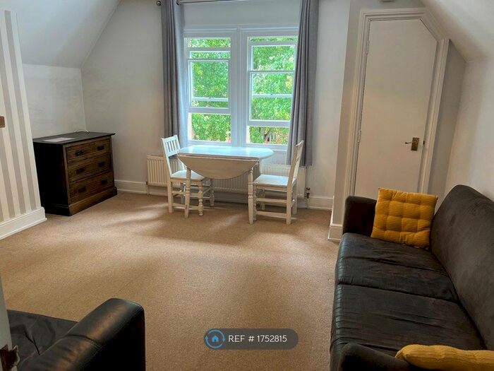 1 Bedroom Flat To Rent In De Parys Avenue, Bedford, MK40