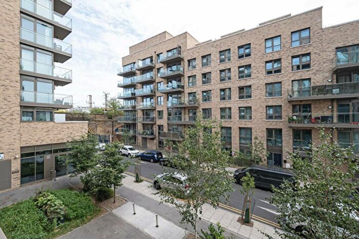 1 Bedroom Flat To Rent In Sirus House, Tower Hamlets, London, E1