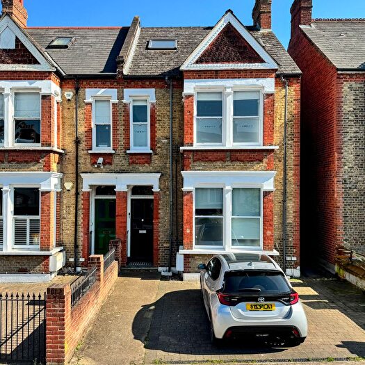 3 Bedroom Flat For Sale In Woolstone Road, Forest Hill, SE23