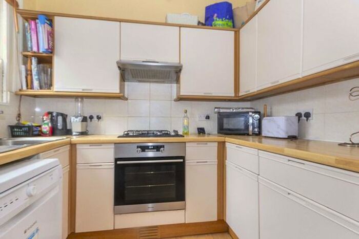 3 Bedroom Flat To Rent In Shalimar Gardens, London W3