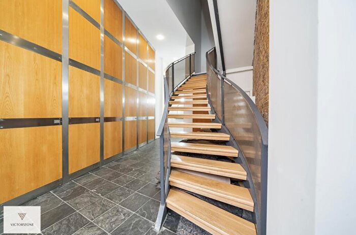 2 Bedroom Apartment To Rent In Saxon House, Thrawl Street, Spitalfields, London, E1