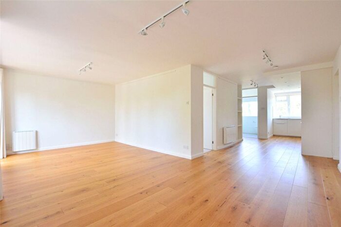 2 Bedroom Flat To Rent In Drewery Court, The Glebe, London, SE3