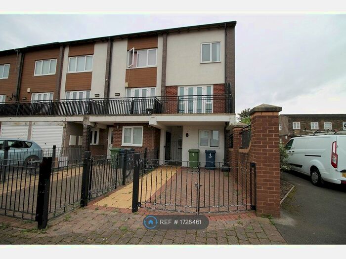 3 Bedroom End Of Terrace House To Rent In Braefell Court, Washington, NE37