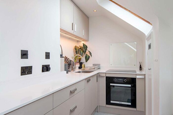 1 Bedroom Flat For Sale In Shepherds Hill, Highgate, N6