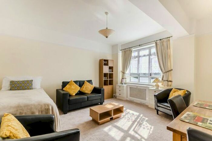 Studio To Rent In University Street, Bloomsbury, London, WC1E