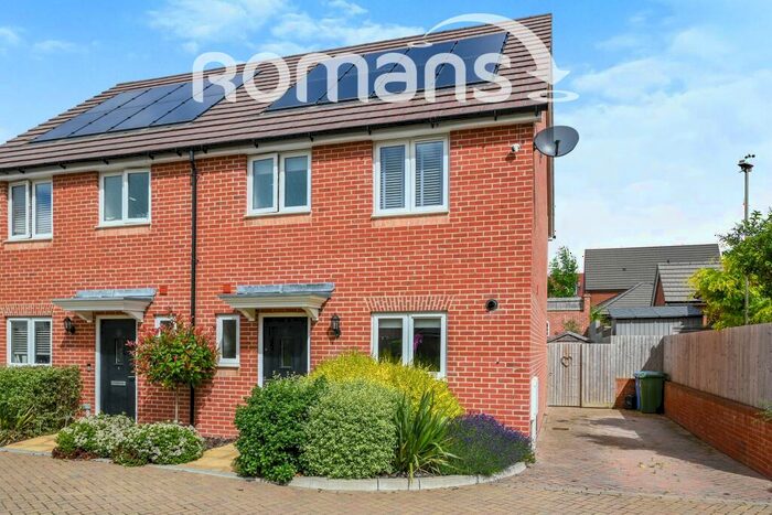 3 Bedroom Semi-Detached House To Rent In Berwick Close, RG42