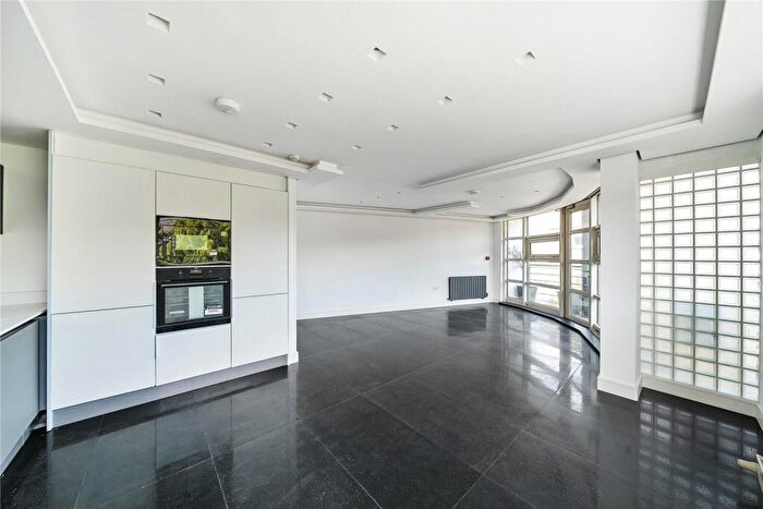 1 Bedroom Flat To Rent In Royal College Street, London, NW1