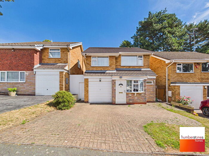 3 Bedroom Detached House For Sale In Pineview, Northfield, B31