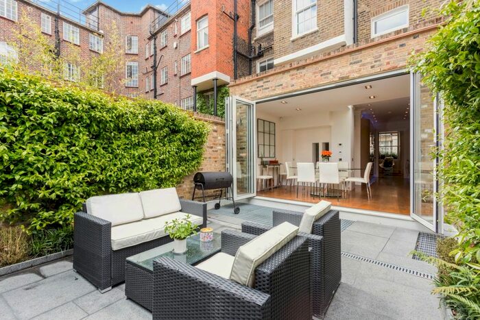 4 Bedroom Flat To Rent In South Eaton Place, London, SW1W