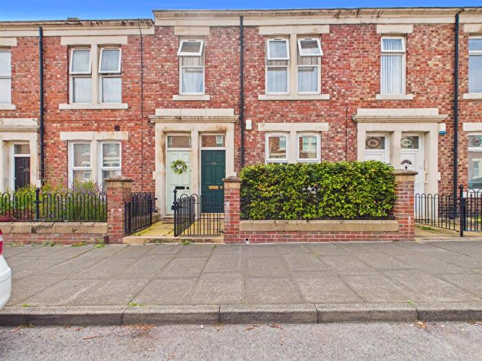 2 Bedroom Flat For Sale In Windsor Avenue, Gateshead, NE8