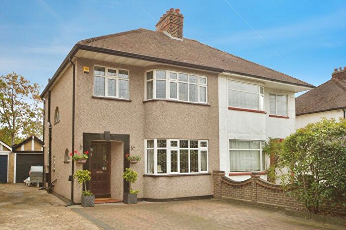 3 Bedroom Semi-Detached House For Sale In Havering Road, Romford, RM1