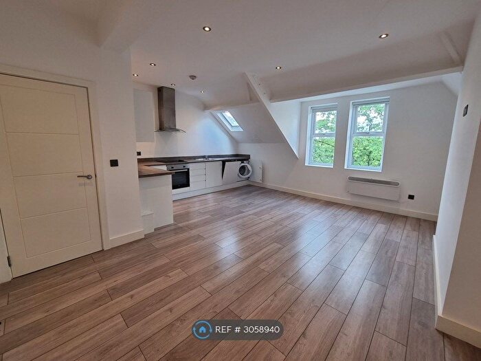 2 Bedroom Flat To Rent In Talbot Road, Old Trafford, Manchester, M16