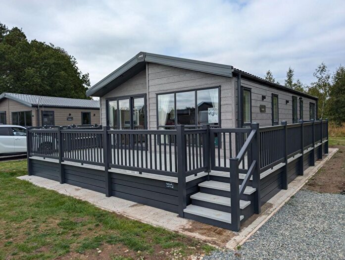 2 Bedroom Mobile/park Home For Sale In Stixwould Road, Woodhall Spa, LN10