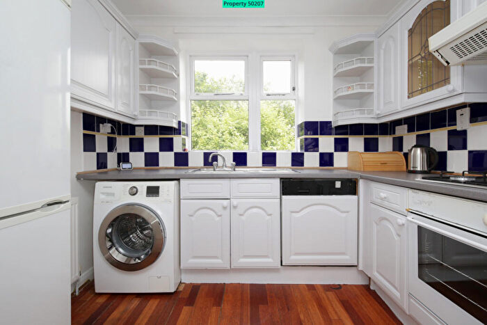 3 Bedroom Flat To Rent In Hazellville Road, London, N19