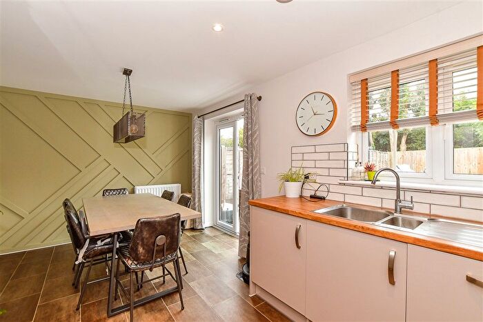 3 Bedroom Semi-Detached House For Sale In Tyler Road, Staplehurst, Kent, TN12