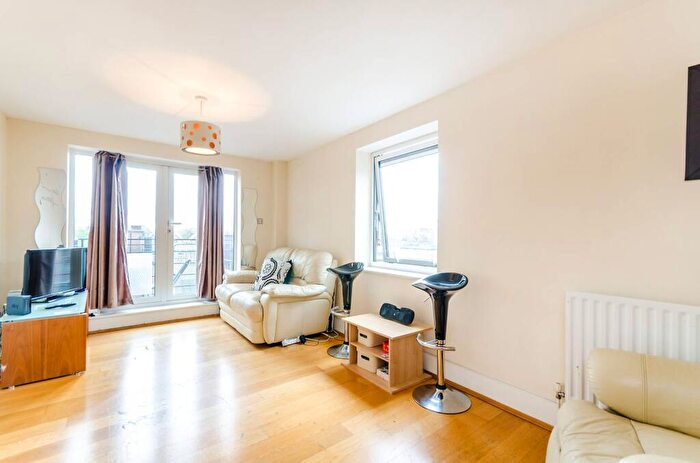 2 Bedroom Flat To Rent In Market Square, Kingston, Kingston Upon Thames, KT1