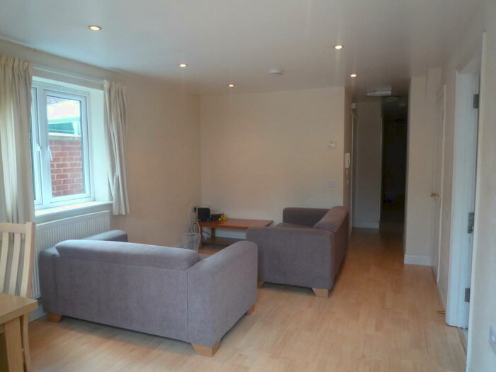 3 Bedroom Apartment To Rent In Cowley Road, Oxford, OX4