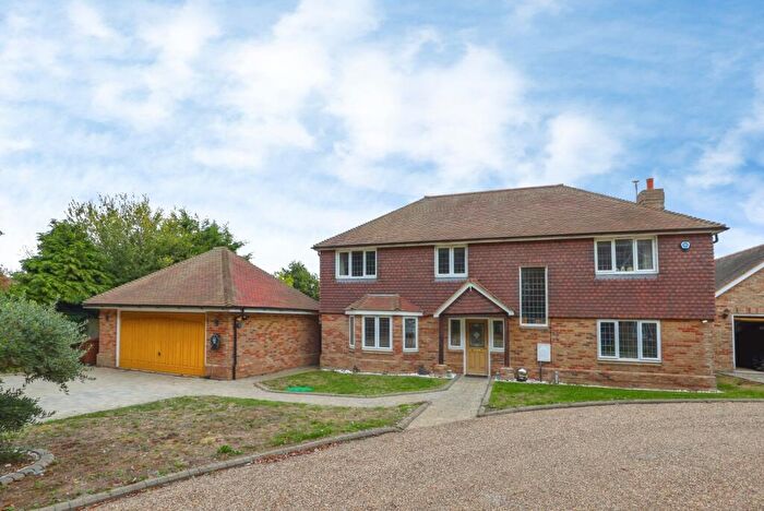 5 Bedroom Detached House For Sale In Vicarage Lane, Rochester, Kent, ME3