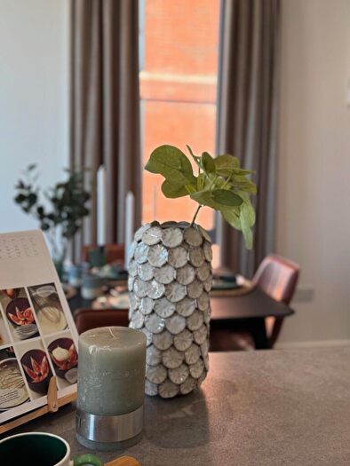 1 Bedroom Flat To Rent In Oxbow, Stephenson House, M5