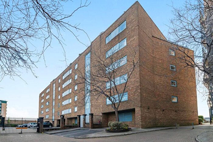 2 Bedroom Flat To Rent In Arnhem Wharf, Isle Of Dogs, London, E14