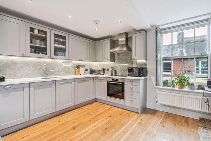 1 Bedroom Flat For Sale In High Street, Great Missenden, HP16