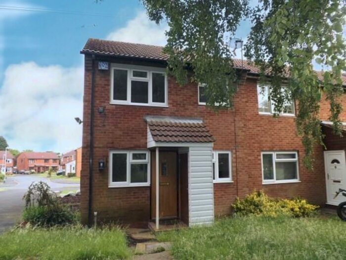 2 Bedroom End Of Terrace House To Rent In Nailers Close, B32